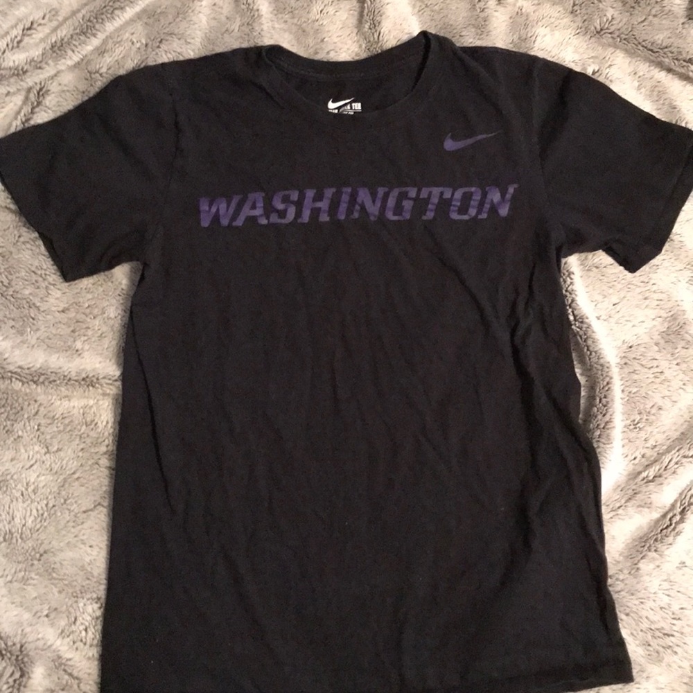 Black UW Nike t-shirt